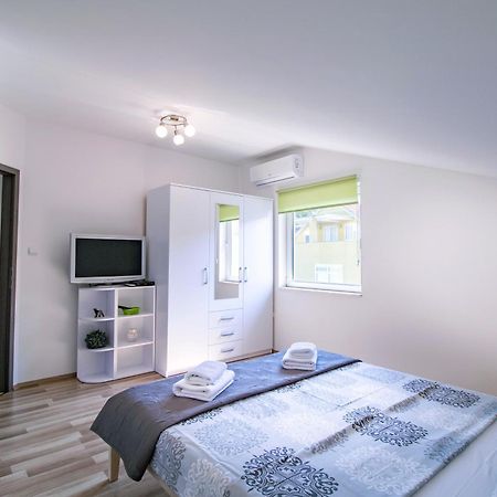 Apartments With A Parking Space Bilice, Krka - 13545 Sibenik Room photo